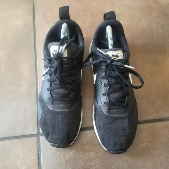 Nike Air Max Tavas Black White Mens 8